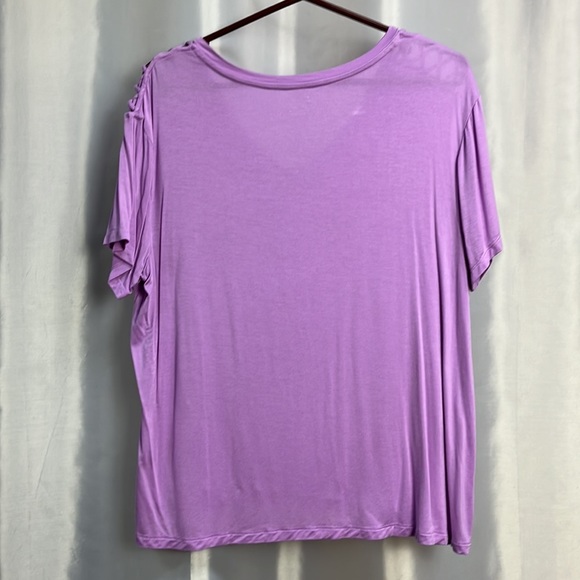 No boundaries women’s shirt - Picture 2 of 5